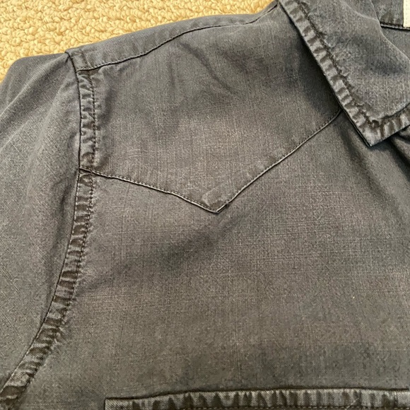 ❌SOLD❌ Cloth & Stone Washed Button Down - Picture 3 of 9